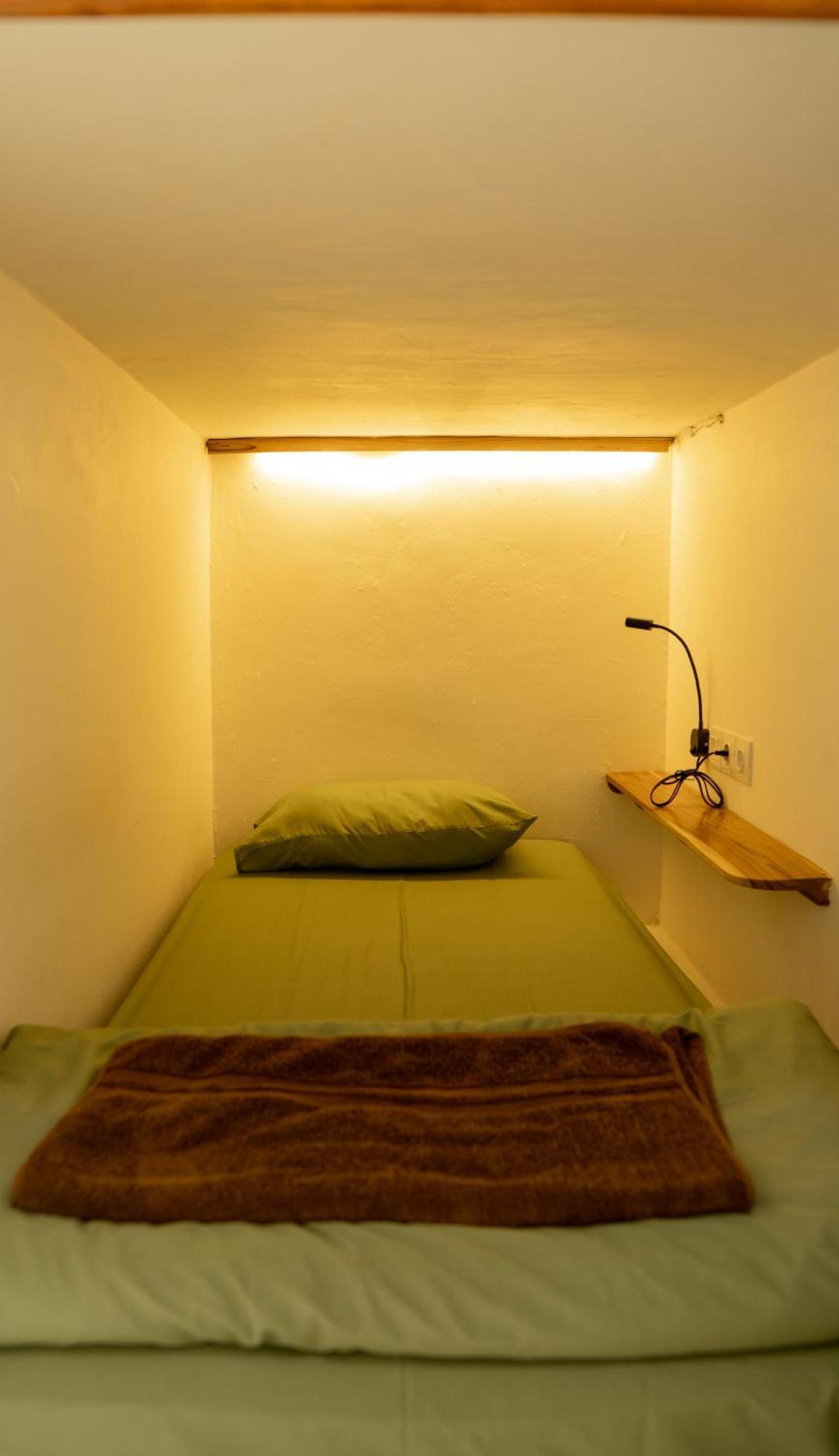 Lost Inn Kuta Capsule Hostel エクステリア 写真