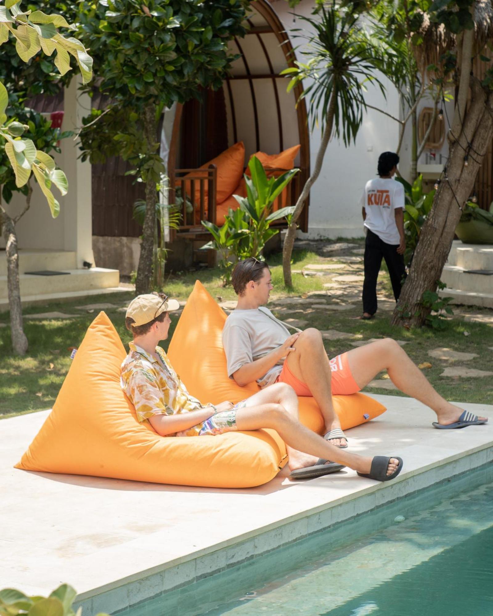 Lost Inn Kuta Capsule Hostel エクステリア 写真