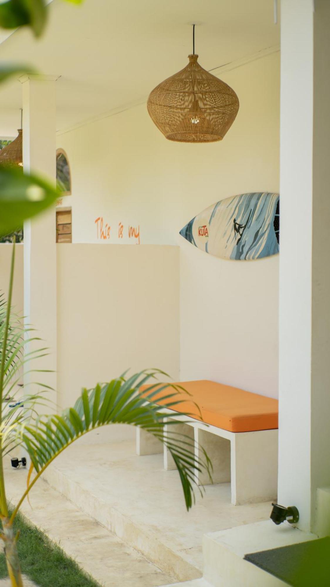 Lost Inn Kuta Capsule Hostel エクステリア 写真